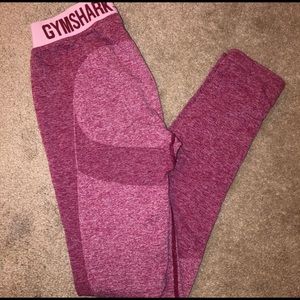 Gym shark leggings